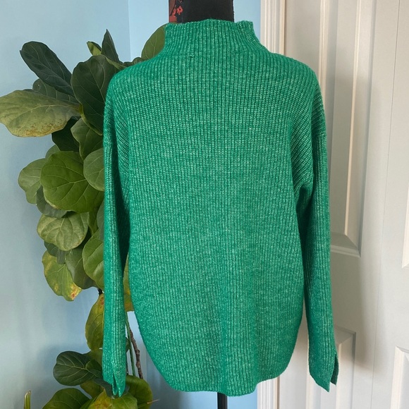 LOFT Vibrant Green Medium Knit Sweater With Adorable Sleeve Detail - Picture 4 of 7
